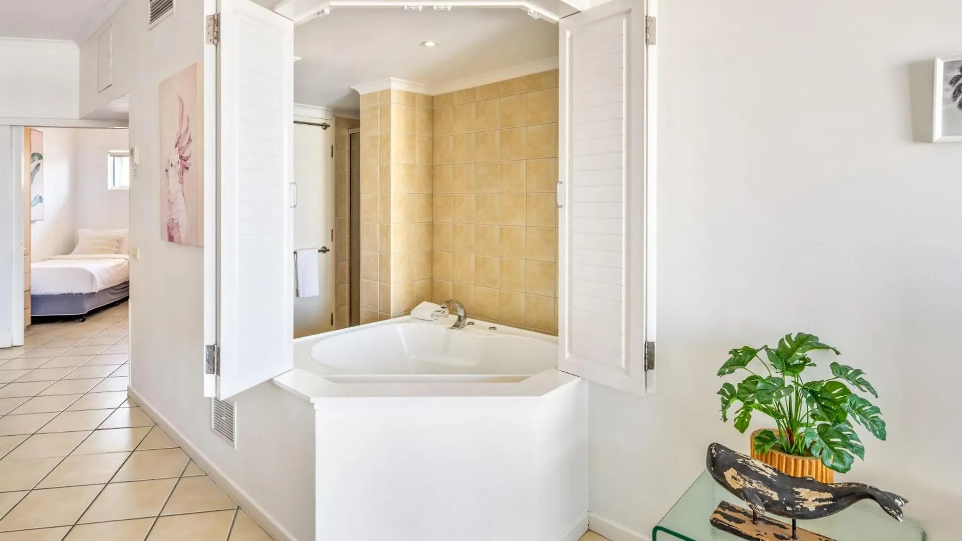 Top Floor Unit With Private Rooftop Terrace Caloundra