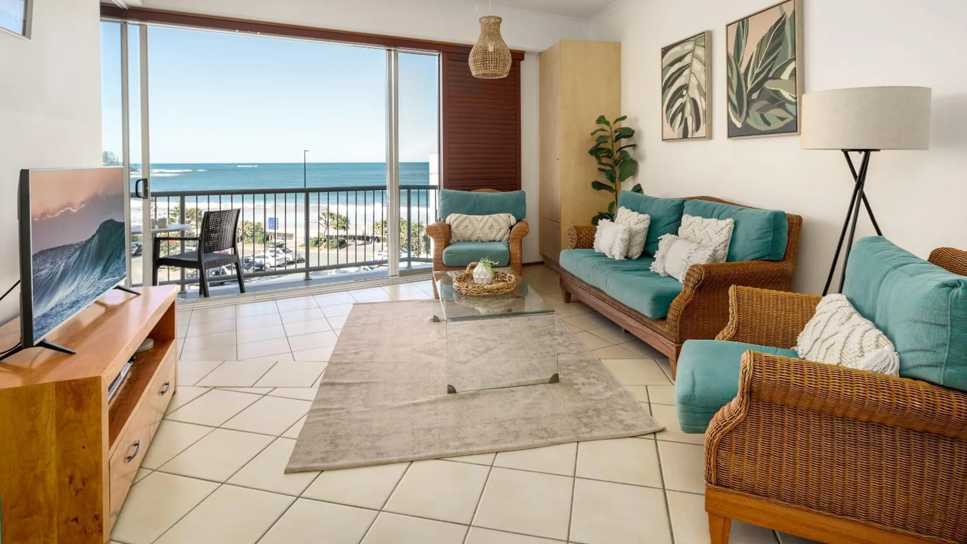 Top Floor Unit With Private Rooftop Terrace Caloundra